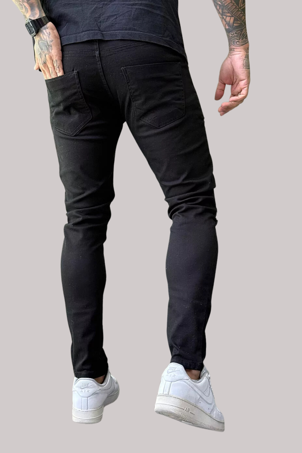 CALÇA JEANS PRETA COM PUÍDOS JAY JONES JAY8074