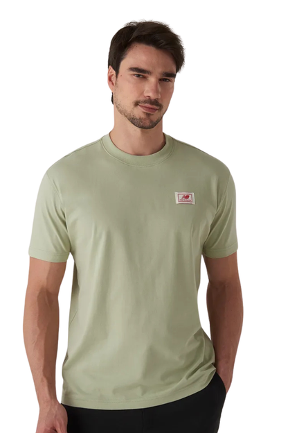 CAMISETA NEW BALANCE WOVEN LABEL MT53928B