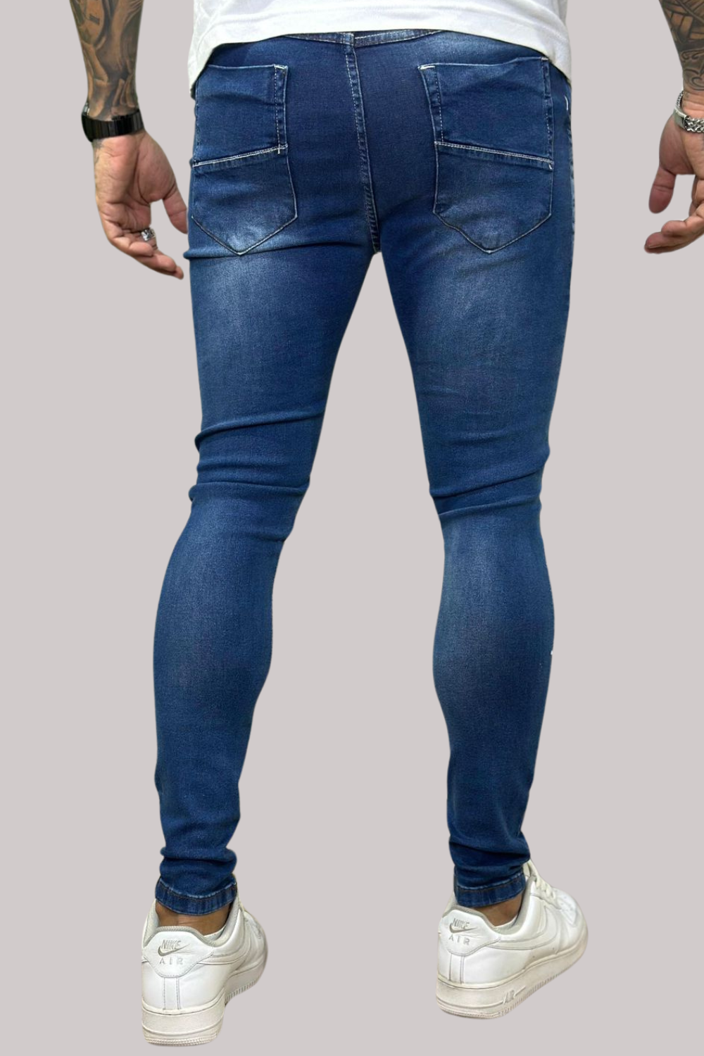 CALCA LLEVA JEANS SUPER SKINNY JEANS ESCURO DETALHE DESTROYED