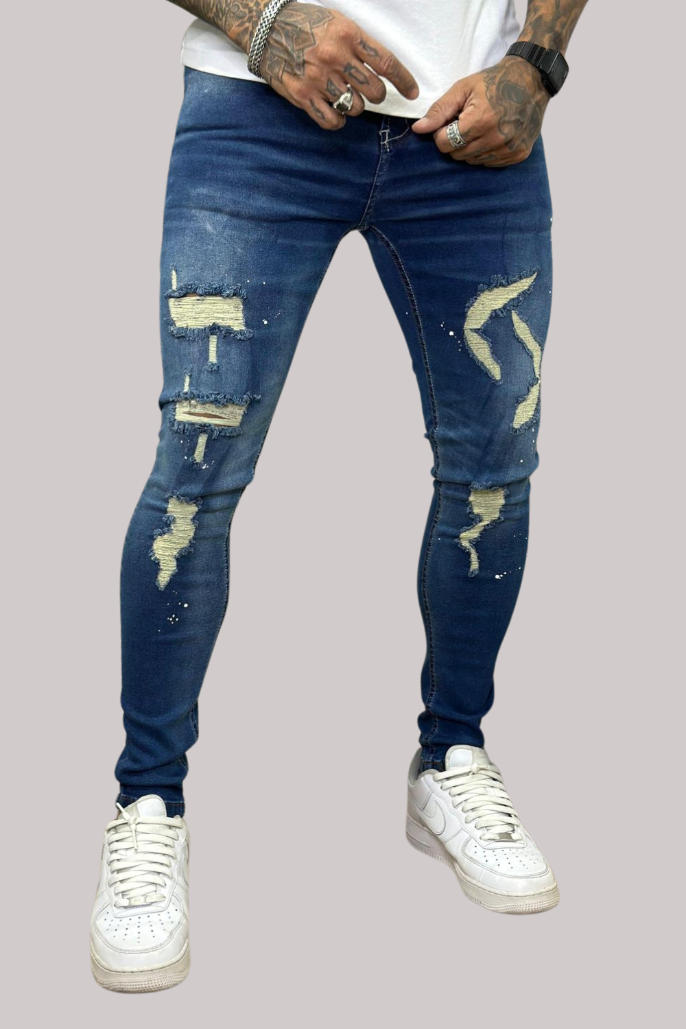CALCA LLEVA JEANS SUPER SKINNY JEANS ESCURO DETALHE DESTROYED
