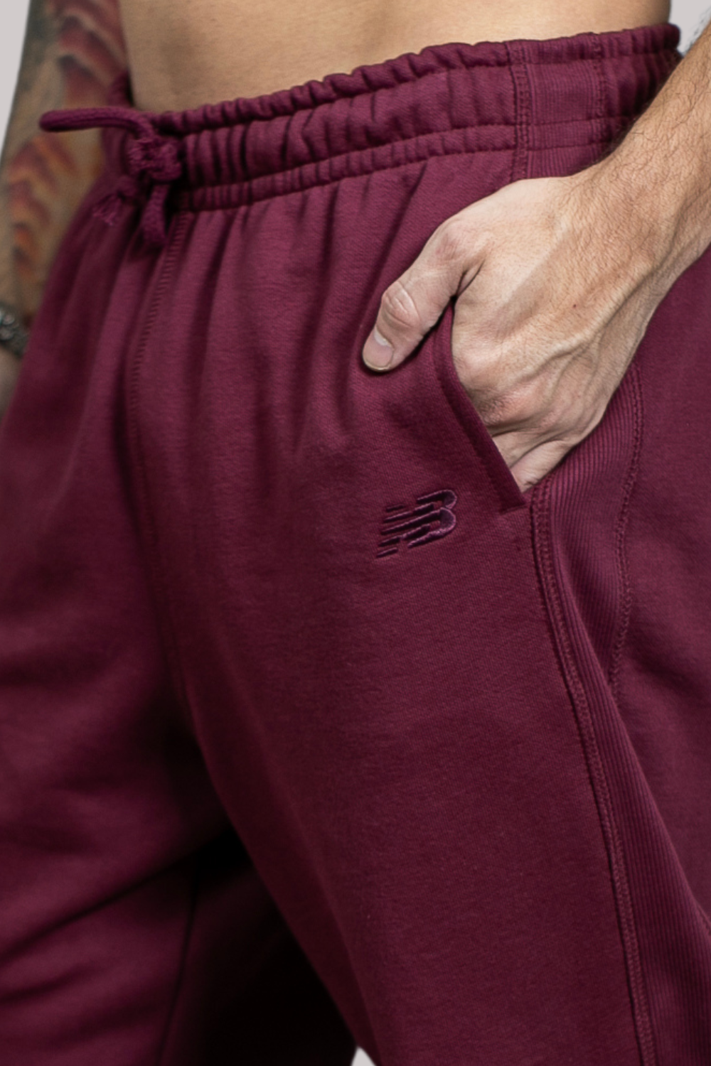 CALÇA MOLETOM NEW BALANCE ATHLETICS SMALL LOGO BORDADO MP41508B