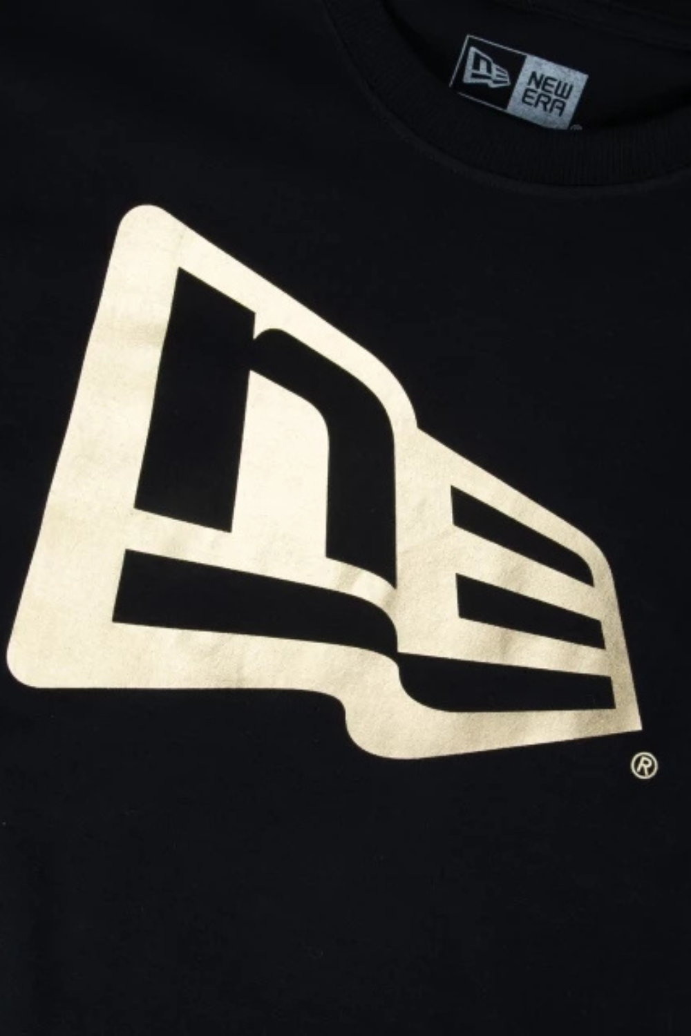 CAMISETA NEW ERA CORE BRANDED FLAG NEV25TSH083