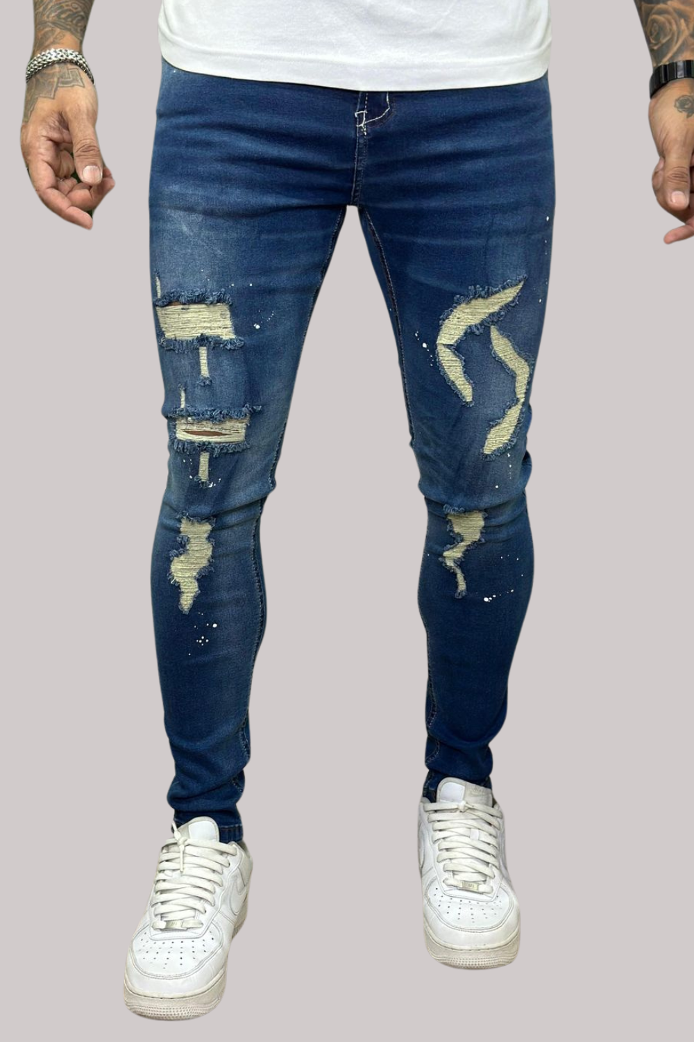 CALCA LLEVA JEANS SUPER SKINNY JEANS ESCURO DETALHE DESTROYED